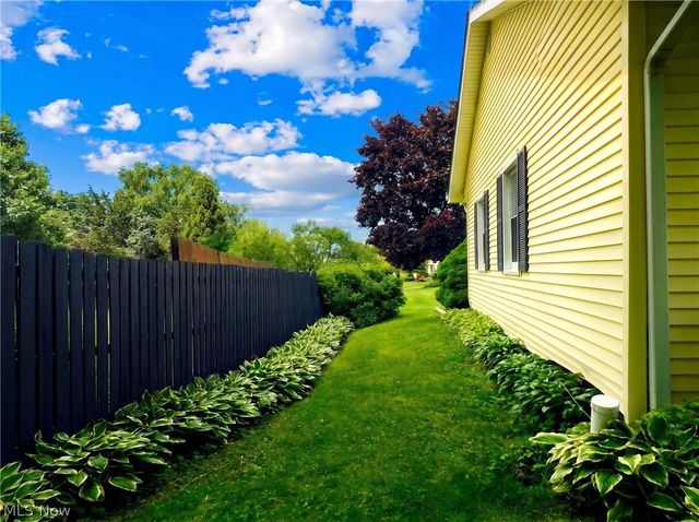 7386 Lake Road, Madison, OH 44057