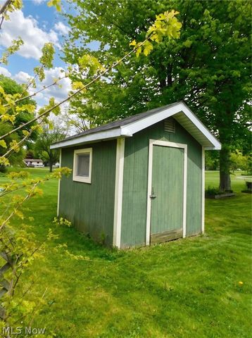 7386 Lake Road, Madison, OH 44057