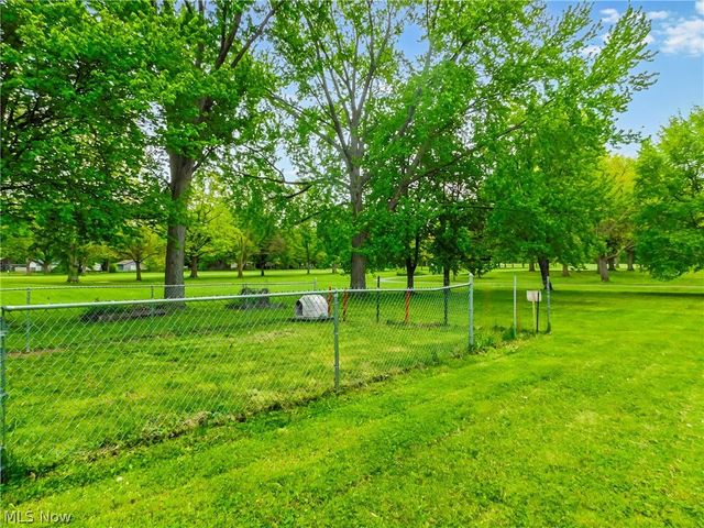 7386 Lake Road, Madison, OH 44057