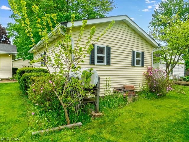 7386 Lake Road, Madison, OH 44057