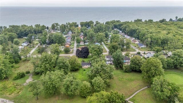 7386 Lake Road, Madison, OH 44057
