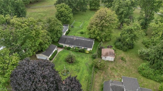 7386 Lake Road, Madison, OH 44057