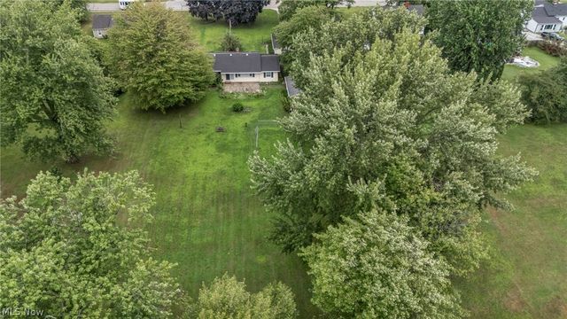 7386 Lake Road, Madison, OH 44057