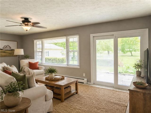 7386 Lake Road, Madison, OH 44057