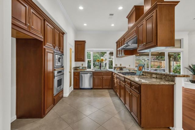 9431 Canyon Lake Ln, Orangevale, CA 95662