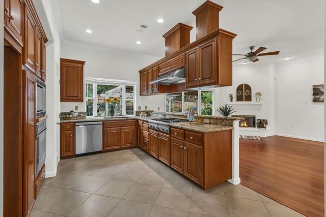 9431 Canyon Lake Ln, Orangevale, CA 95662