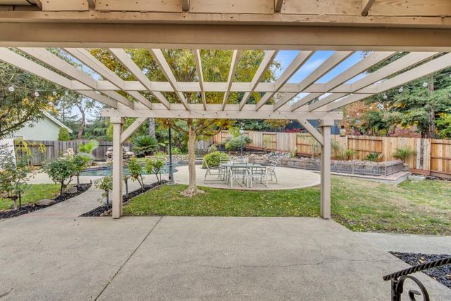 9431 Canyon Lake Ln, Orangevale, CA 95662