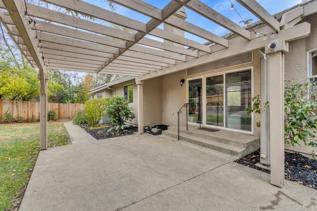 9431 Canyon Lake Ln, Orangevale, CA 95662