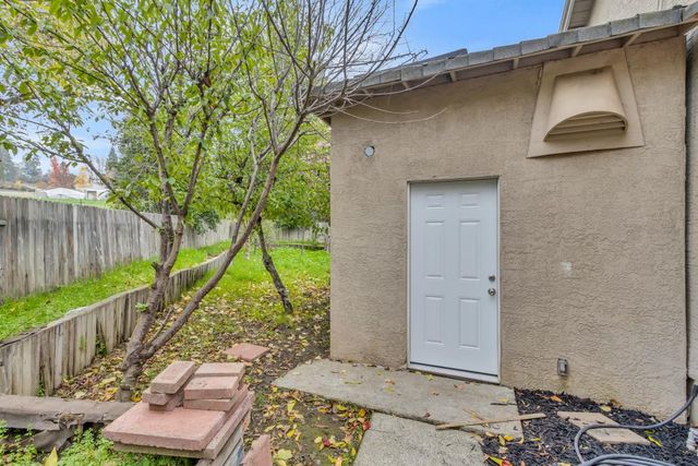 9431 Canyon Lake Ln, Orangevale, CA 95662