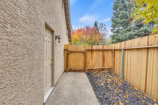 9431 Canyon Lake Ln, Orangevale, CA 95662