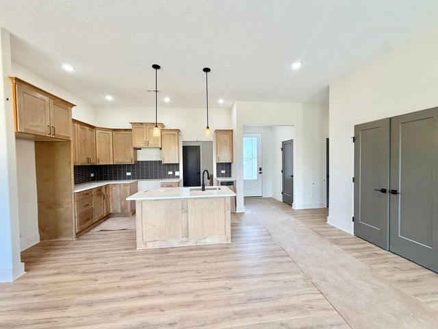 5412 N Toben Ct, Bel Aire, KS 67226