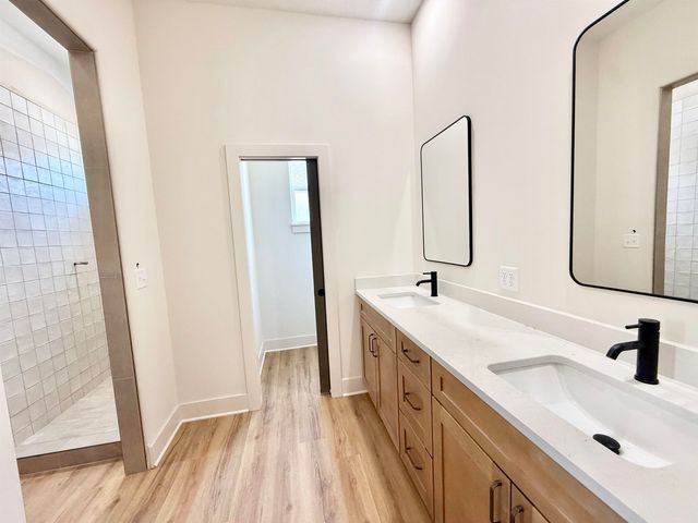 5412 N Toben Ct, Bel Aire, KS 67226