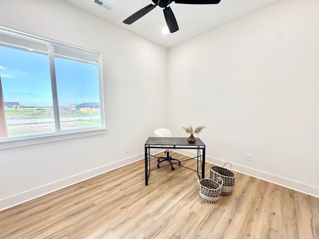5412 N Toben Ct, Bel Aire, KS 67226