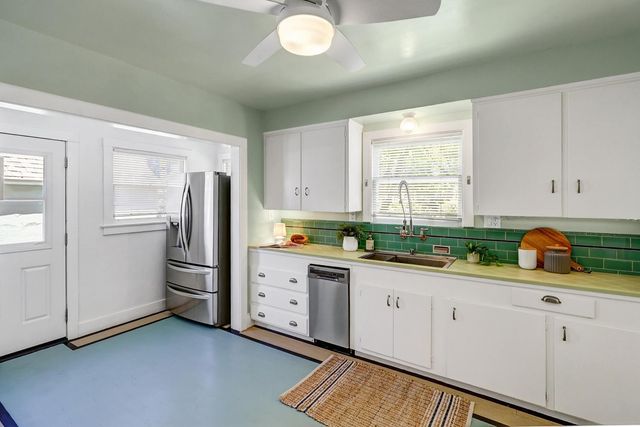 1916 45th St, Sacramento, CA 95819