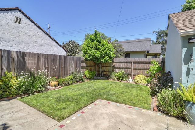 1916 45th St, Sacramento, CA 95819