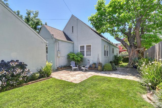 1916 45th St, Sacramento, CA 95819