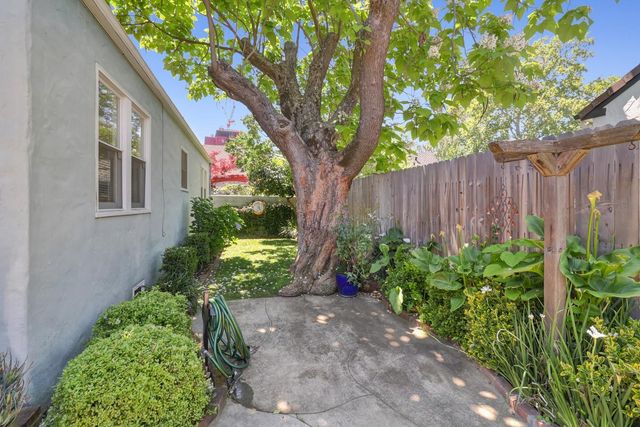 1916 45th St, Sacramento, CA 95819