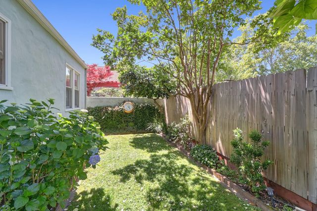 1916 45th St, Sacramento, CA 95819