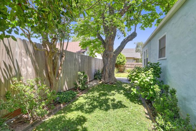 1916 45th St, Sacramento, CA 95819