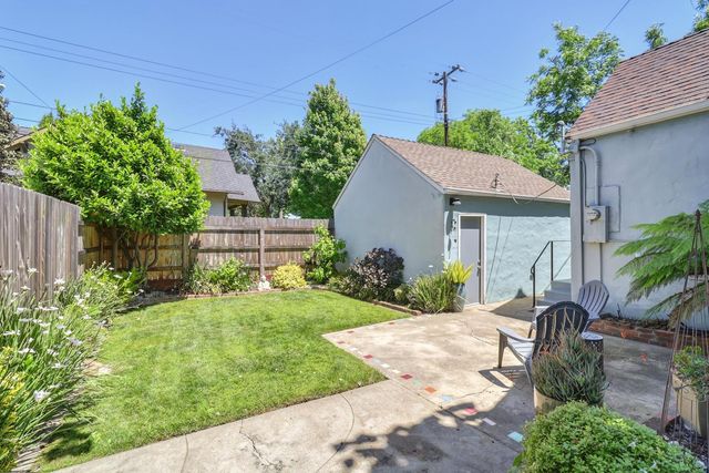 1916 45th St, Sacramento, CA 95819