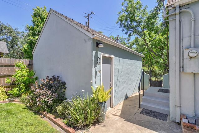 1916 45th St, Sacramento, CA 95819