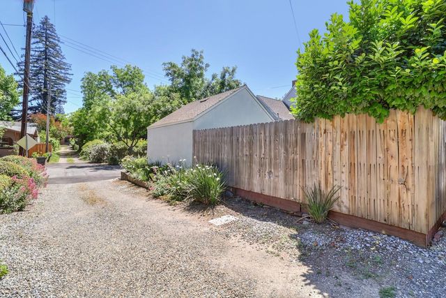 1916 45th St, Sacramento, CA 95819