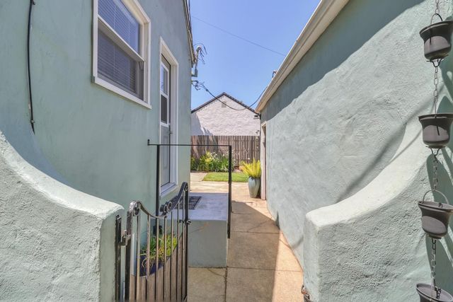 1916 45th St, Sacramento, CA 95819