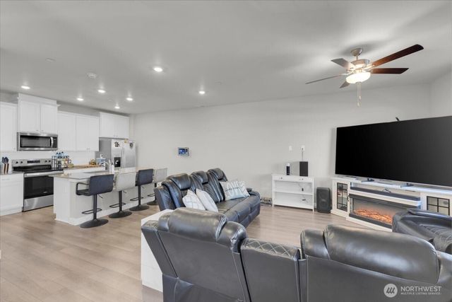 8576 35th Place NE, Marysville, WA 98270