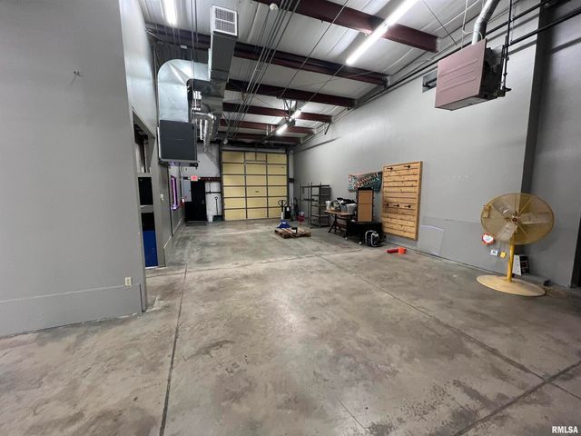 3805 MISSISSIPPI Avenue 2, Davenport, IA 52807