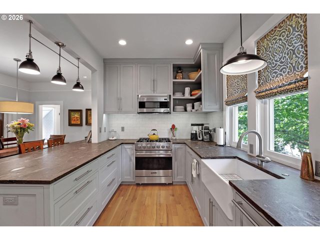 1654 N WILLAMETTE Blvd, Portland, OR 97217
