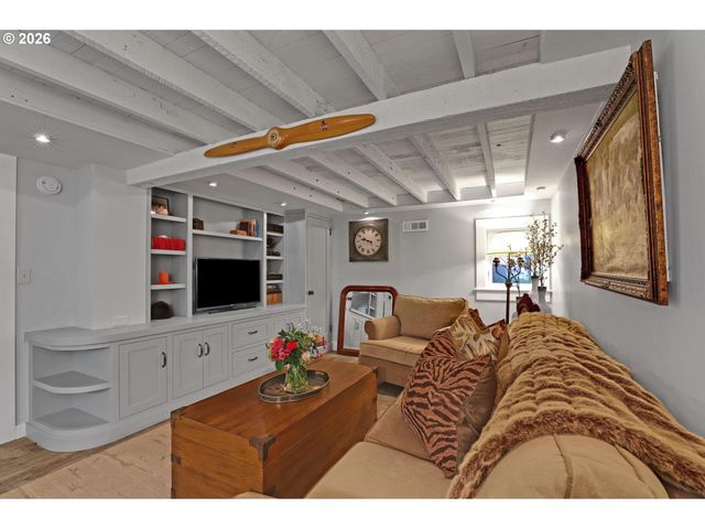1654 N WILLAMETTE Blvd, Portland, OR 97217