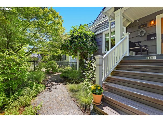 1654 N WILLAMETTE Blvd, Portland, OR 97217