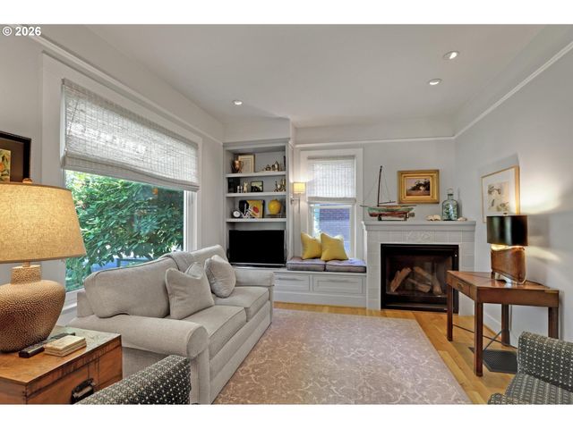 1654 N WILLAMETTE Blvd, Portland, OR 97217