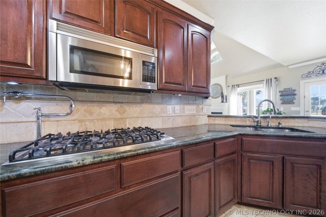 7177 N 196th East Avenue, Owasso, OK 74055