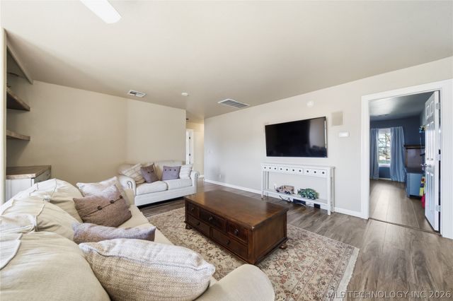 7177 N 196th East Avenue, Owasso, OK 74055