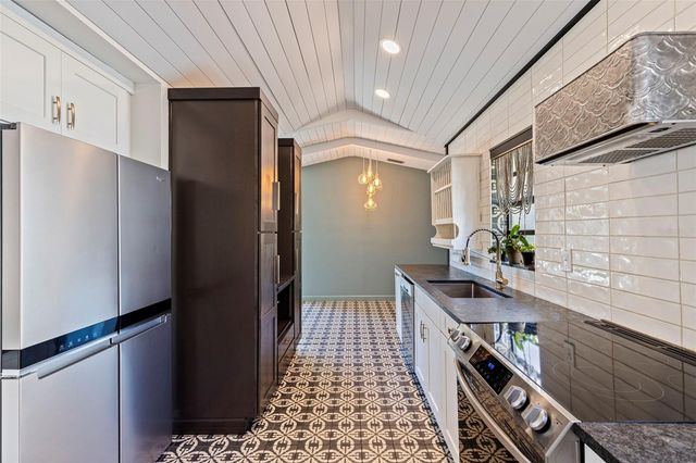 1610 14TH STREET N, St Petersburg, FL 33704