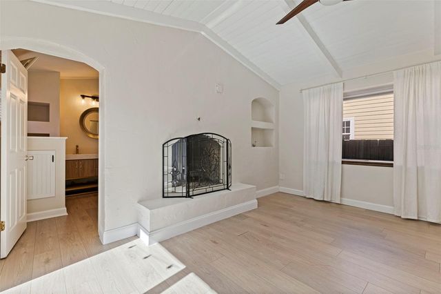 1610 14TH STREET N, St Petersburg, FL 33704