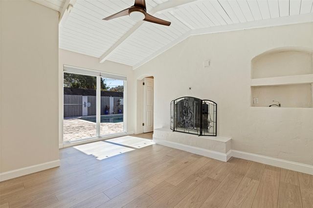 1610 14TH STREET N, St Petersburg, FL 33704