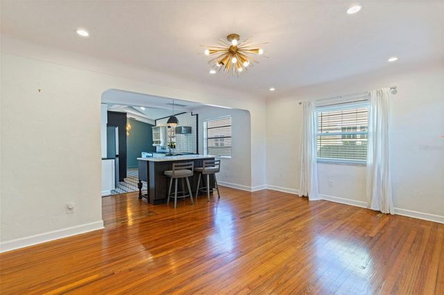 1610 14TH STREET N, St Petersburg, FL 33704