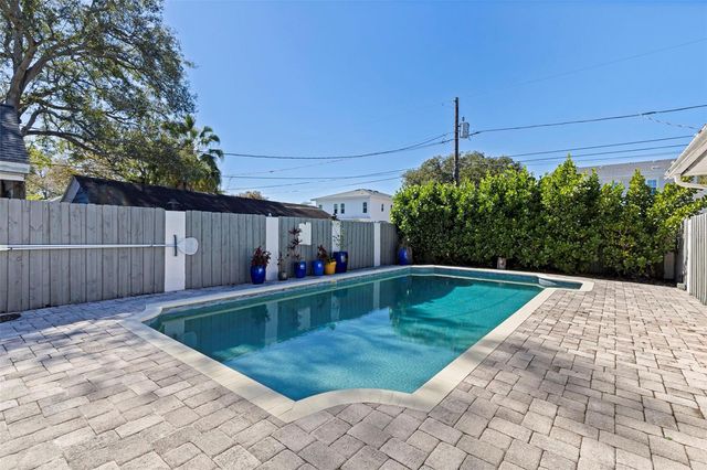 1610 14TH STREET N, St Petersburg, FL 33704