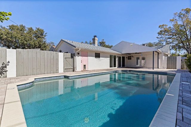 1610 14TH STREET N, St Petersburg, FL 33704