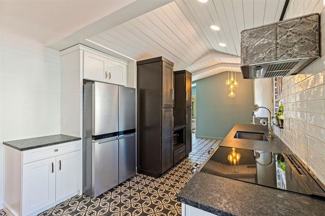 1610 14TH STREET N, St Petersburg, FL 33704