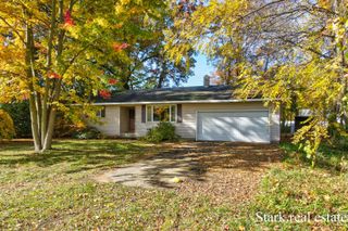 275 S 8th Avenue, Fruitport, MI 49415