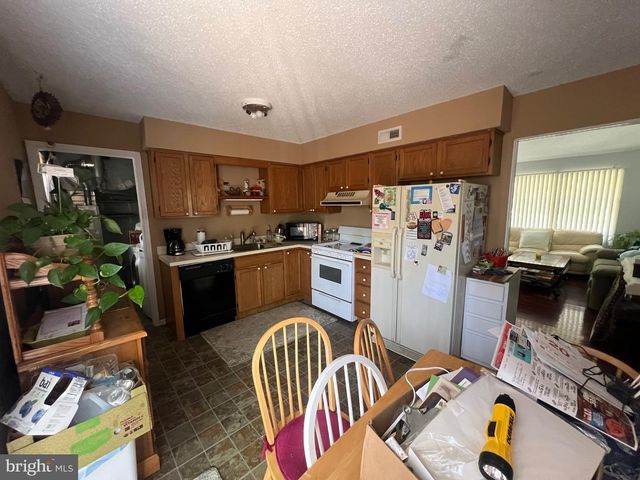 22 LENAPE DR, Egg Harbor Township, NJ 08234