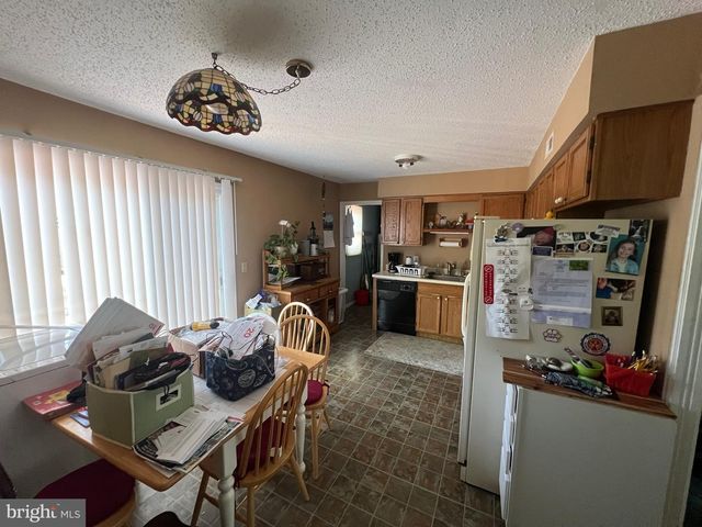 22 LENAPE DR, Egg Harbor Township, NJ 08234