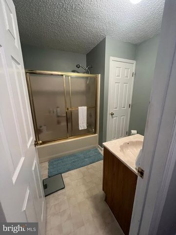 22 LENAPE DR, Egg Harbor Township, NJ 08234