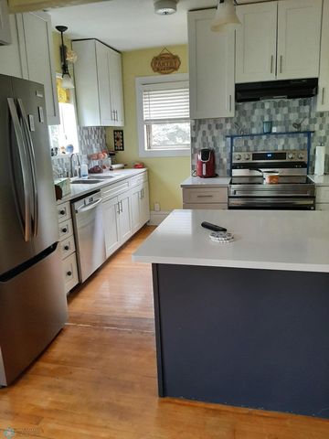 1022 3 Avenue South S, Fargo, ND 58103