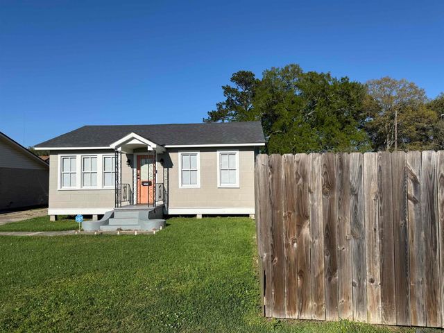 24225 Cross St, Plaquemine, LA 70726