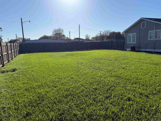 24225 Cross St, Plaquemine, LA 70726