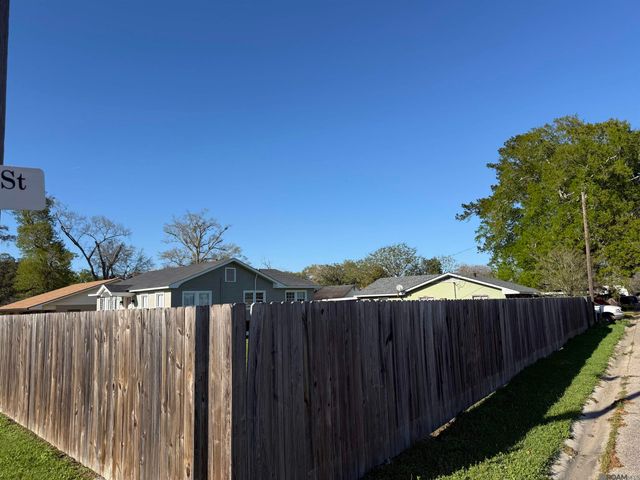 24225 Cross St, Plaquemine, LA 70726